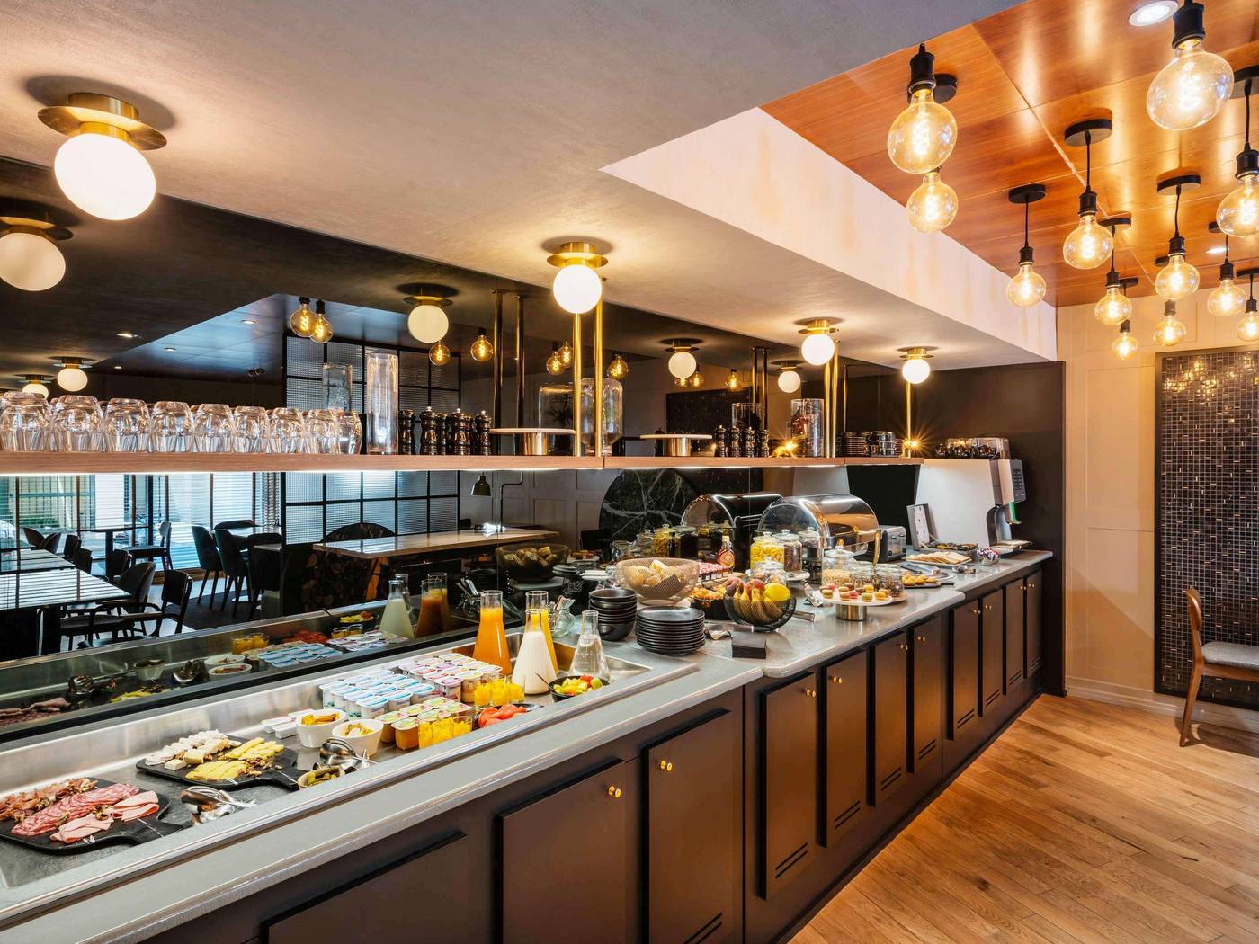 Holiday-Inn-Paris-Montparnasse-Pasteur-General-view-41