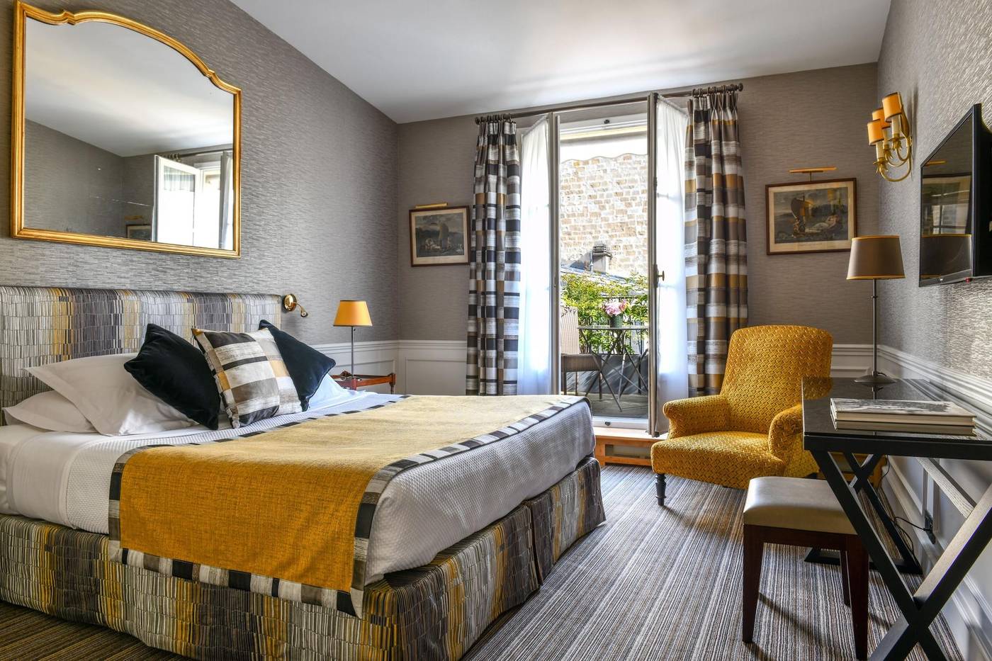 Hotel-de-l-Abbaye-Room-8