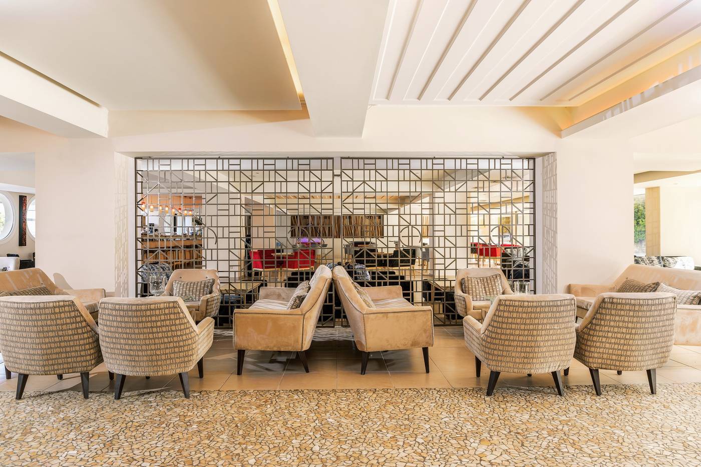 Ariti-Grand-Hotel-Lobby-56