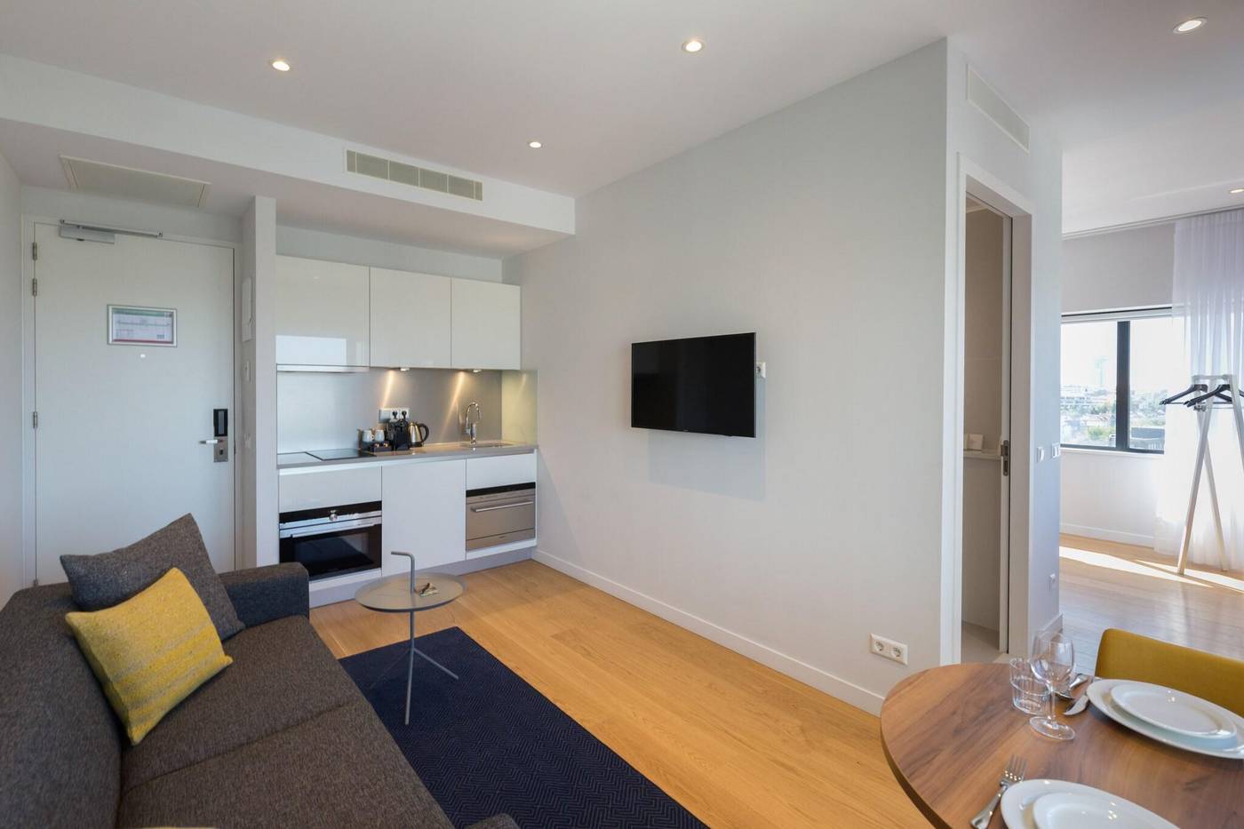 Premier-Suites-Plus-Amsterdam-Room-24