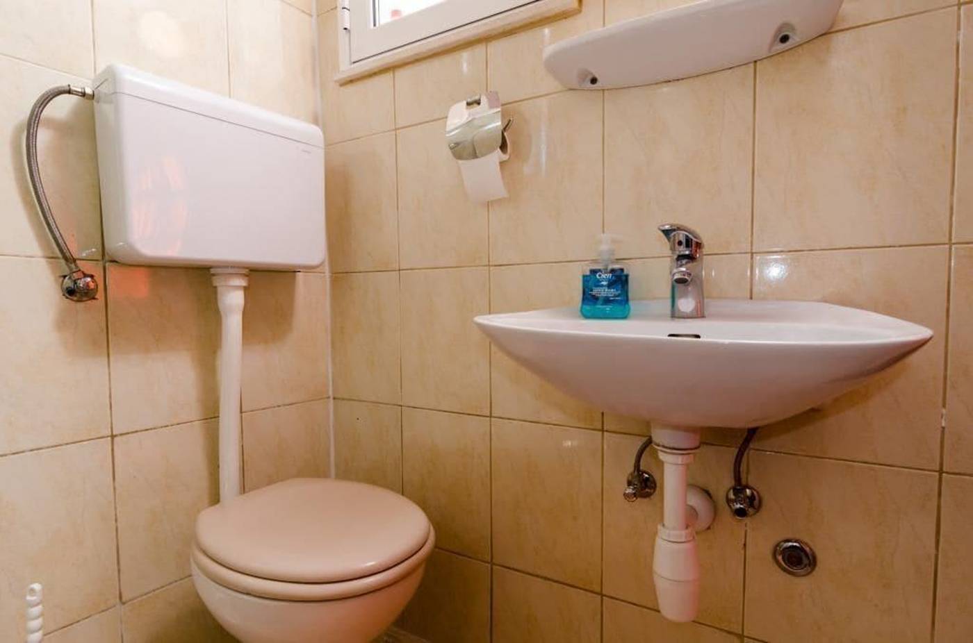 Guest-House-Cuk-Room-42