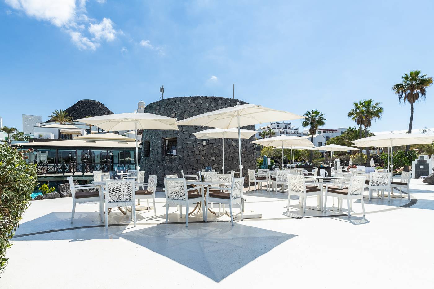 Hotel-LIVVO-Volc--n-Lanzarote-Bar-12