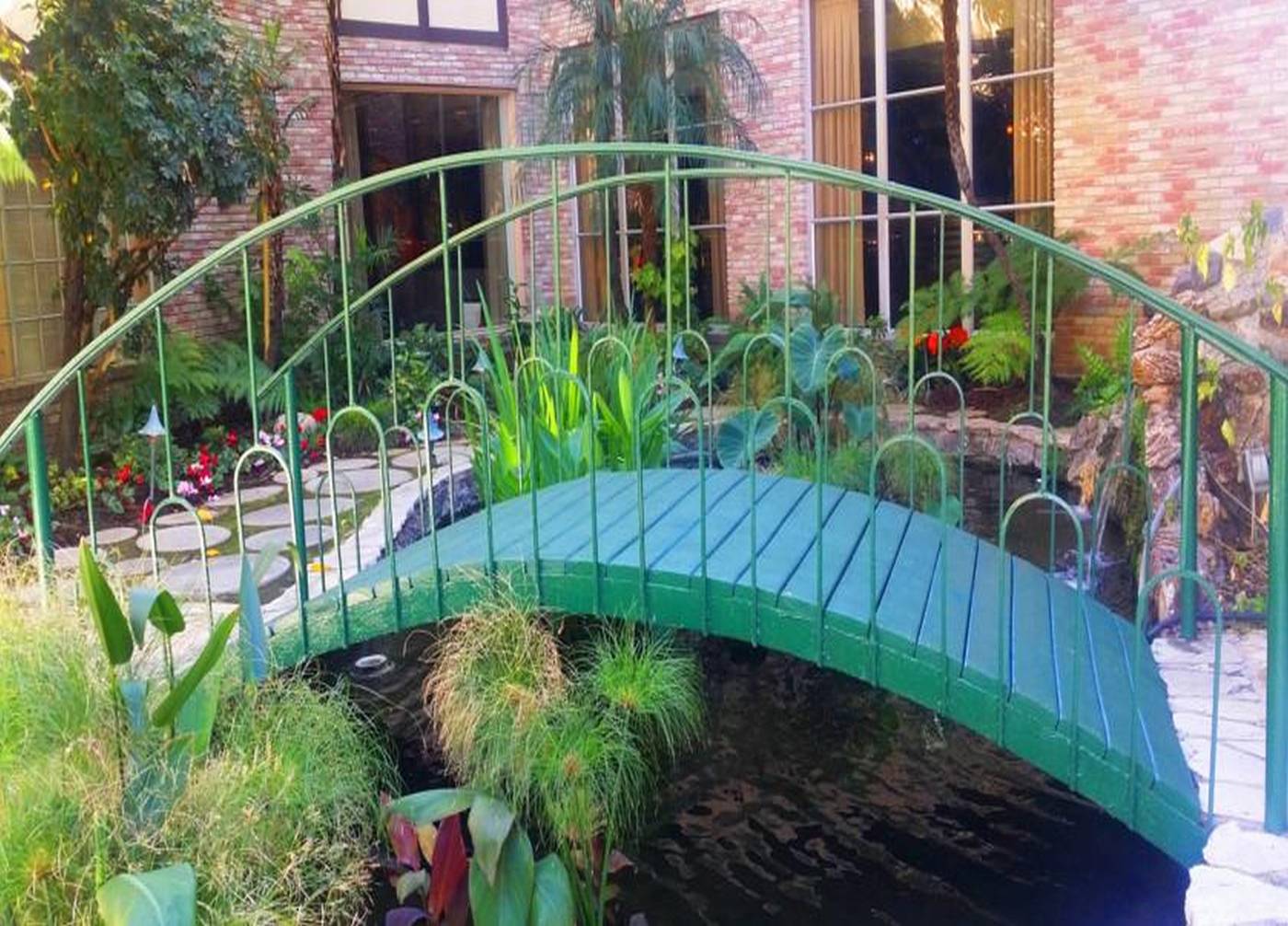 Anaheim-Majestic-Garden-Hotel-Terrace-39