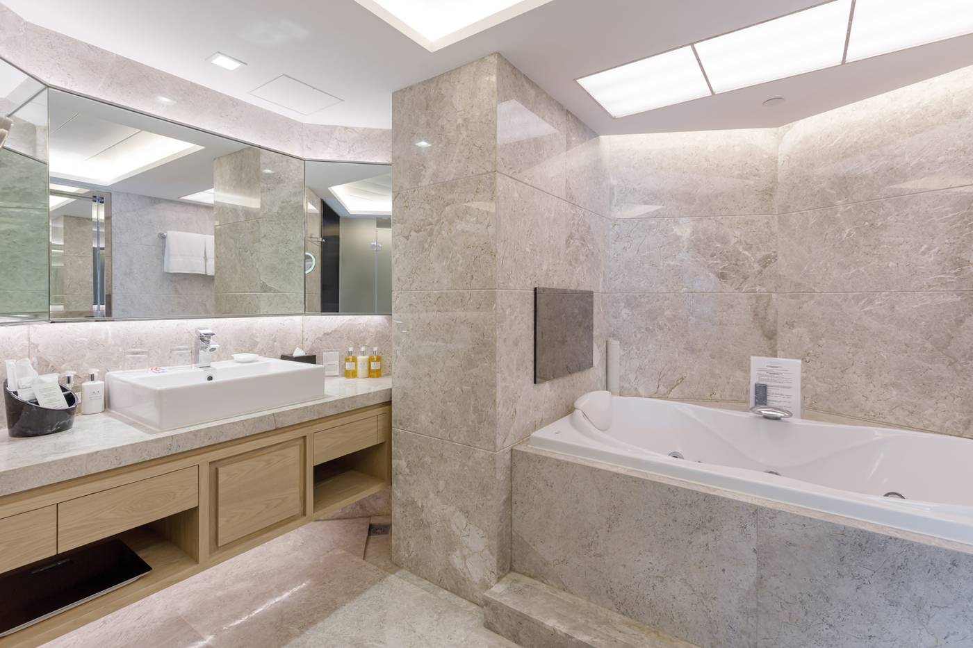 New-World-Millennium-Hong-Kong-Hotel-Room-44