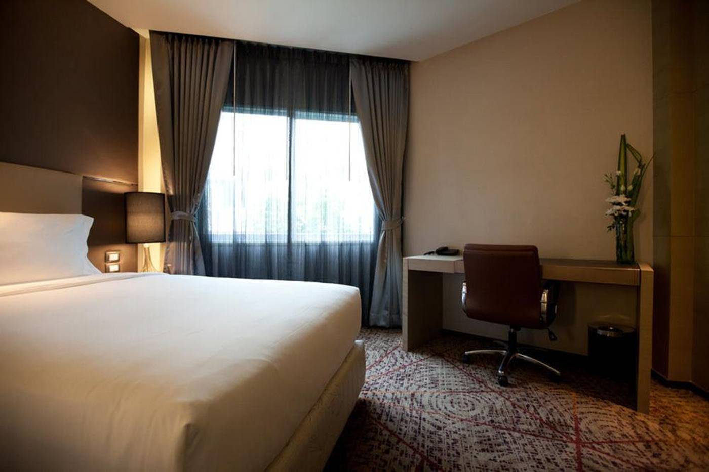 Graceland-Bangkok-by-Grace-Hotel-Room-15