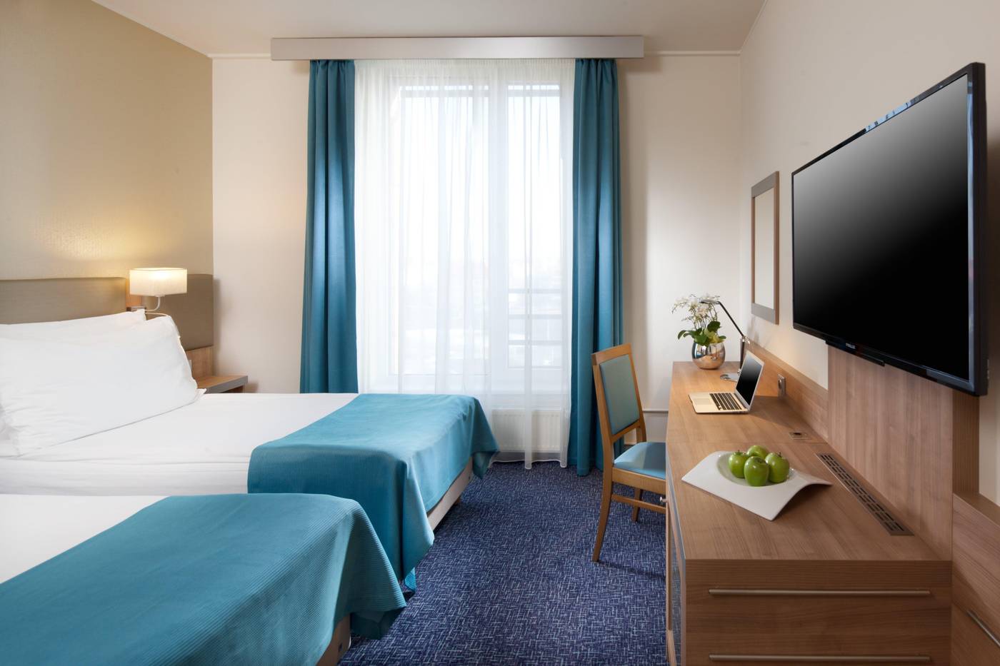 Holiday-Inn-Prague-Congress-Centre-Room-26