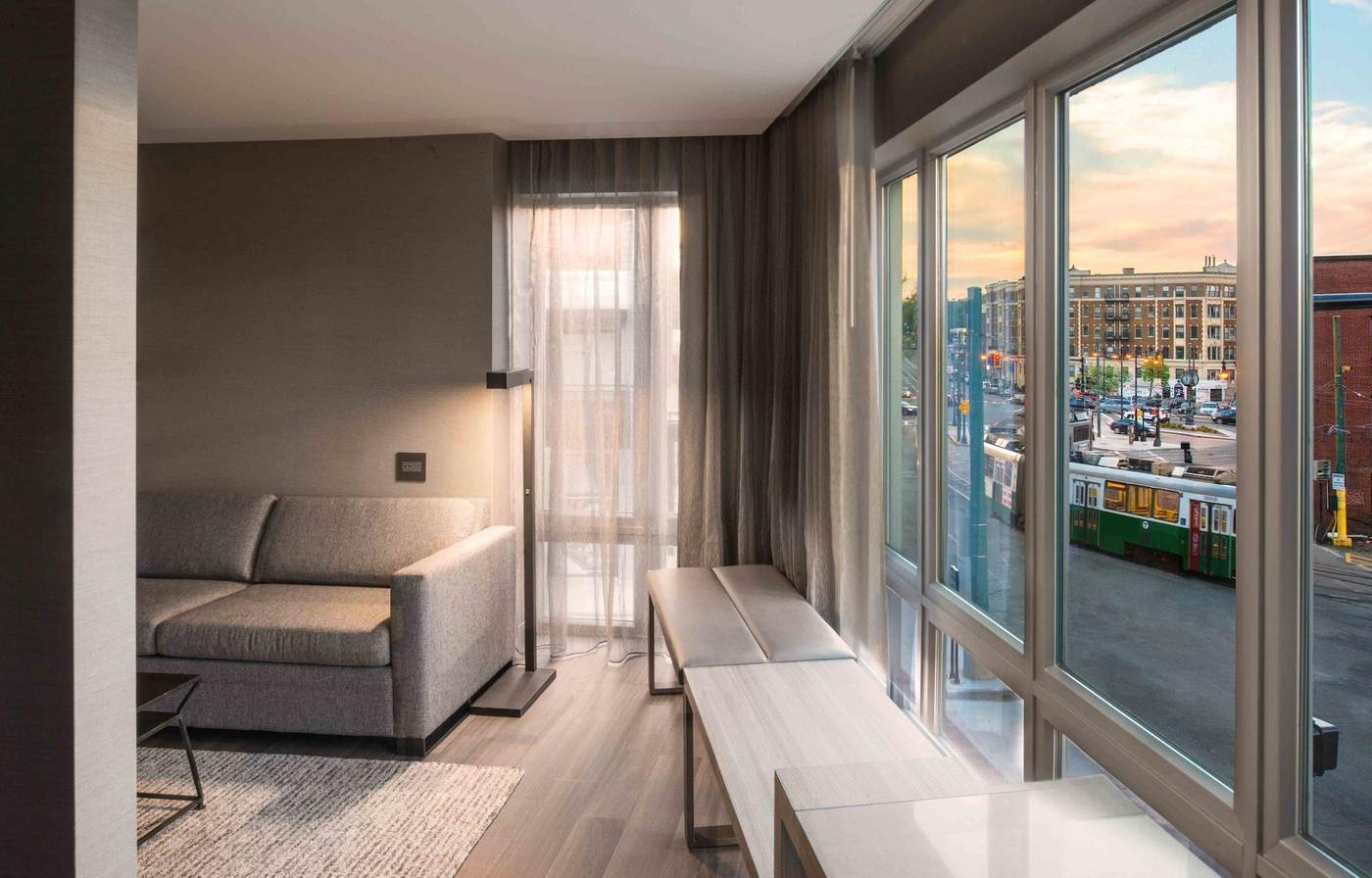 Ac-Hotel-By-Marriott-Boston-Cleveland-Circle-Room-40