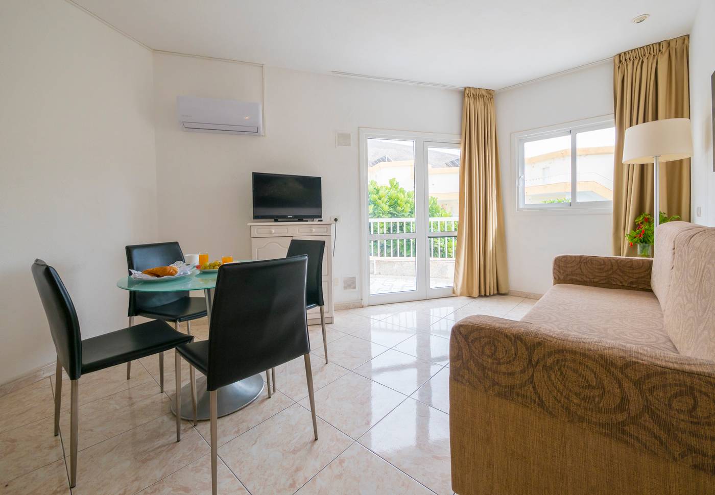 Checkin-Bungalows-Atlantida-Room-17