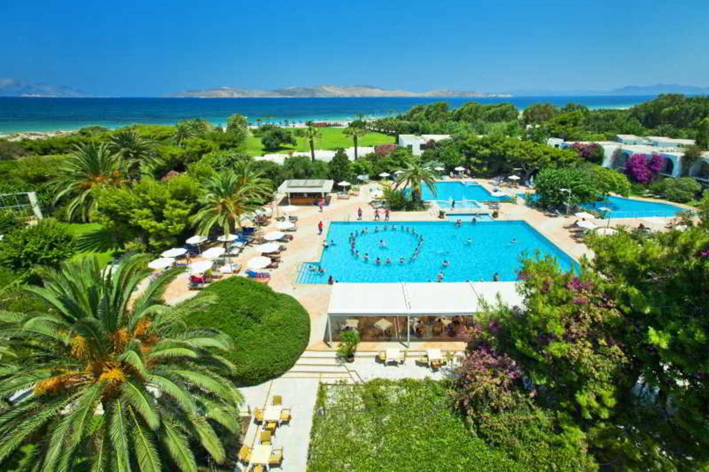 Caravia-Beach-Hotel-Pool-4