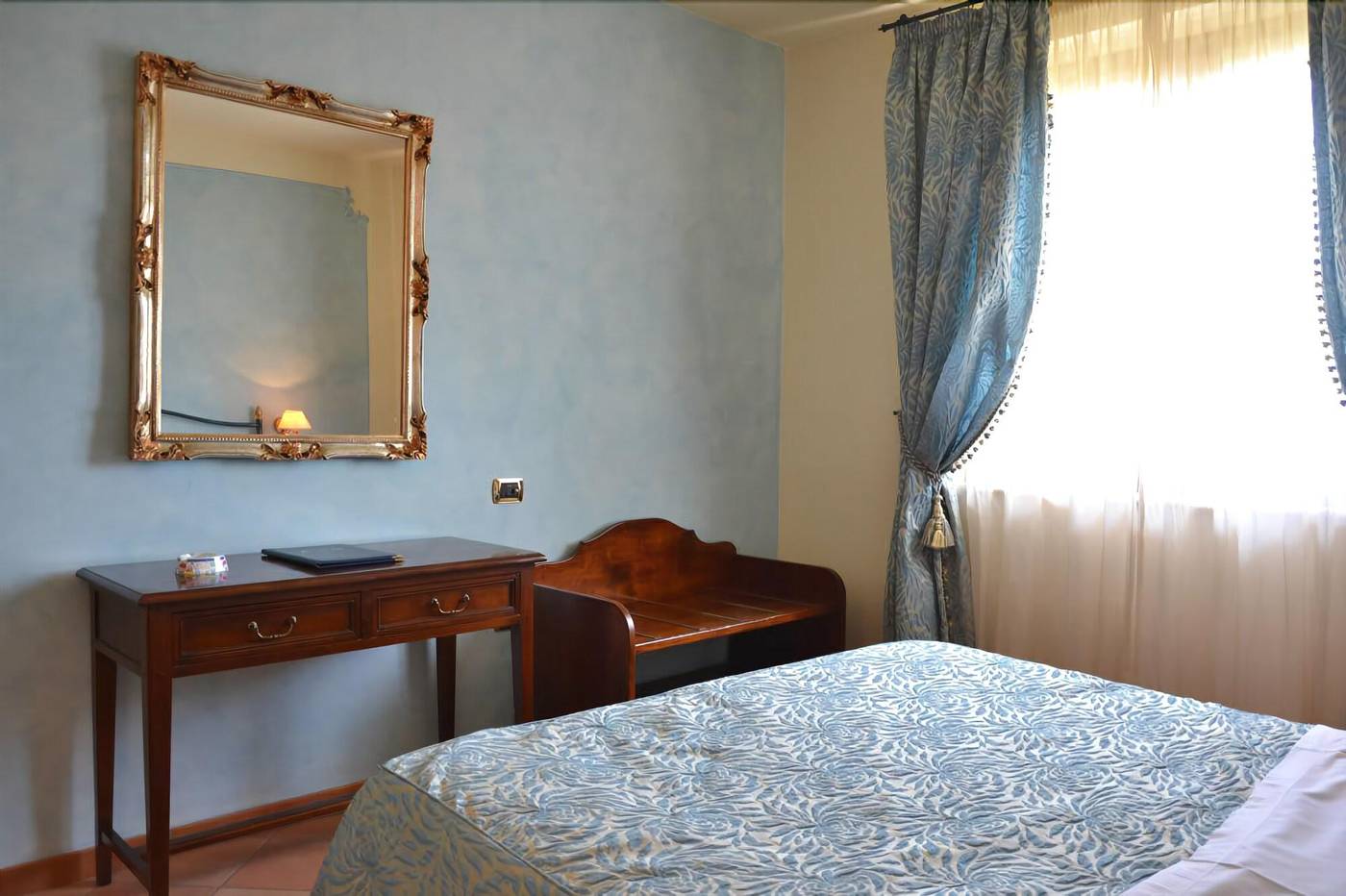 Hotel Villa Luigi-Italy-MARTINSICURO-Room-10