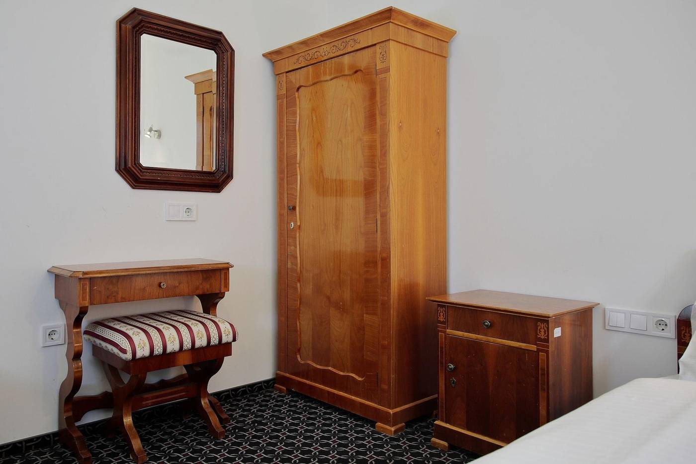 Maverick-Apartments---Vintage-Doubles-Room-28