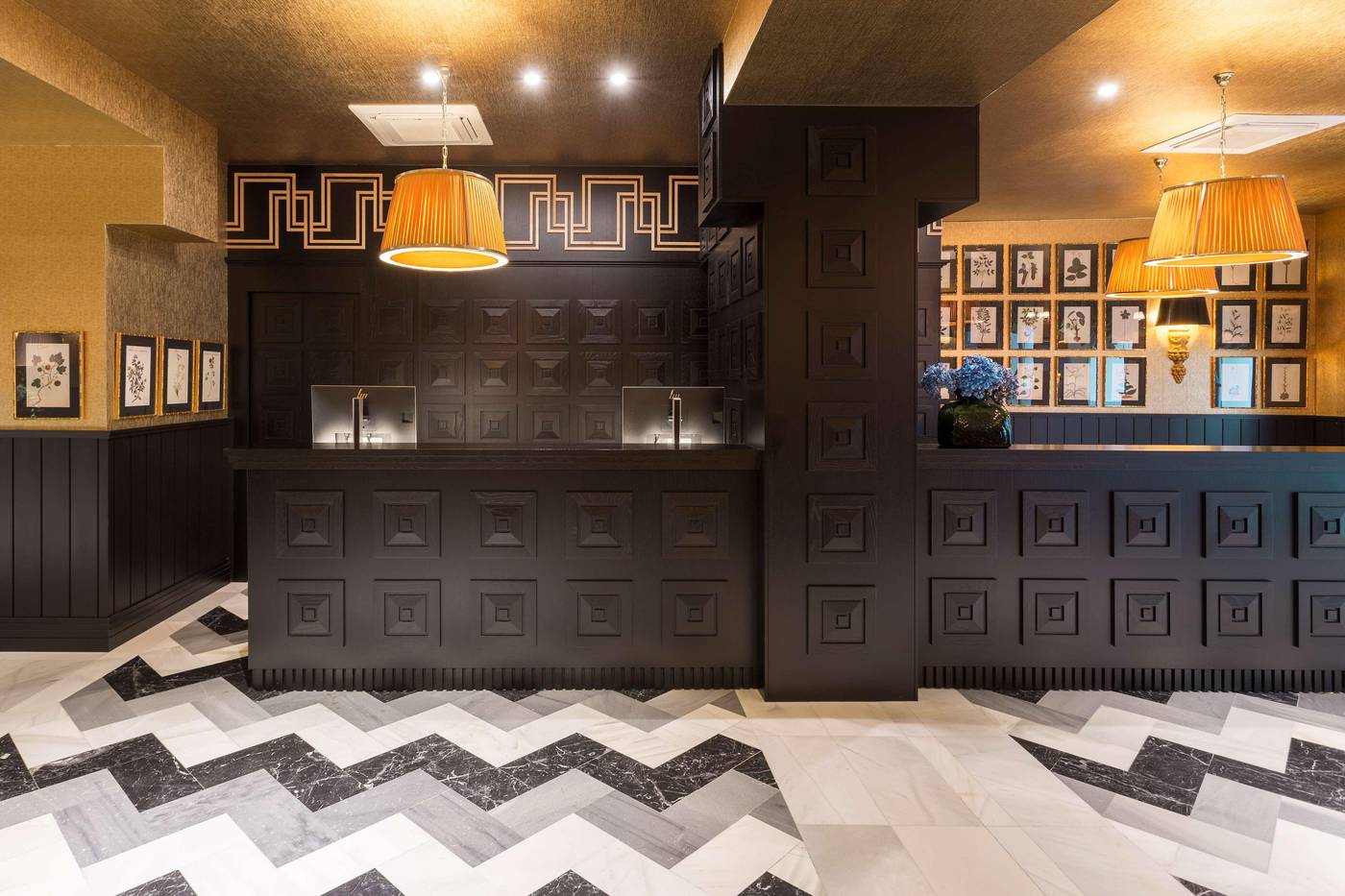 Room-Mate-Alba-Lobby-10