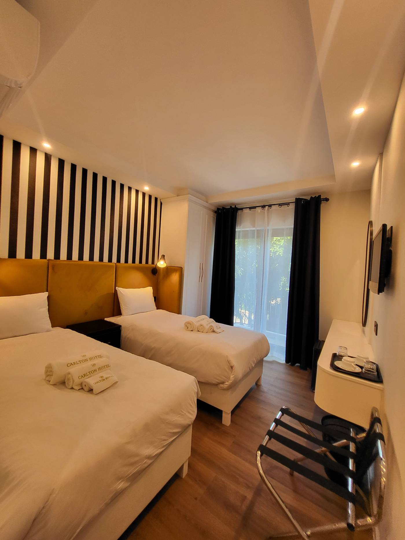 Carlton-Hotel-Room-10