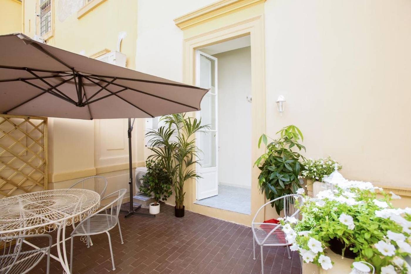 Hotel-Regina-Elena-Lobby-2