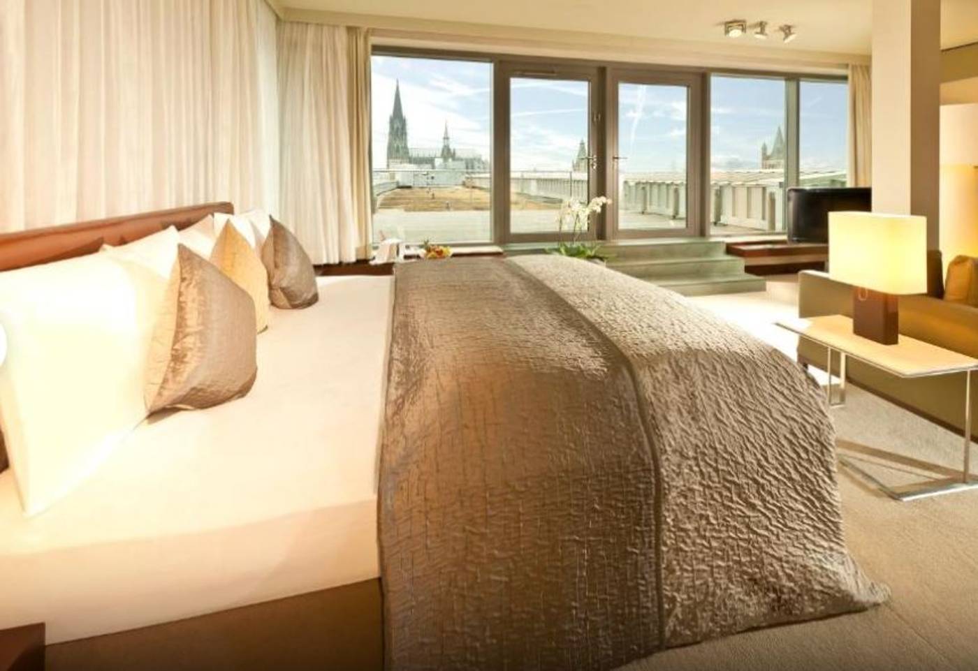 Dorint-Hotel-am-Heumarkt-Koln-Room-25