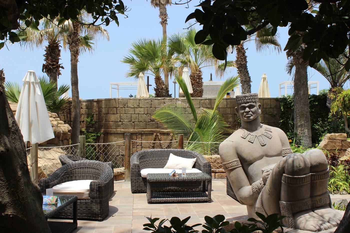 Europe-Villa-Cortes-Bar-13