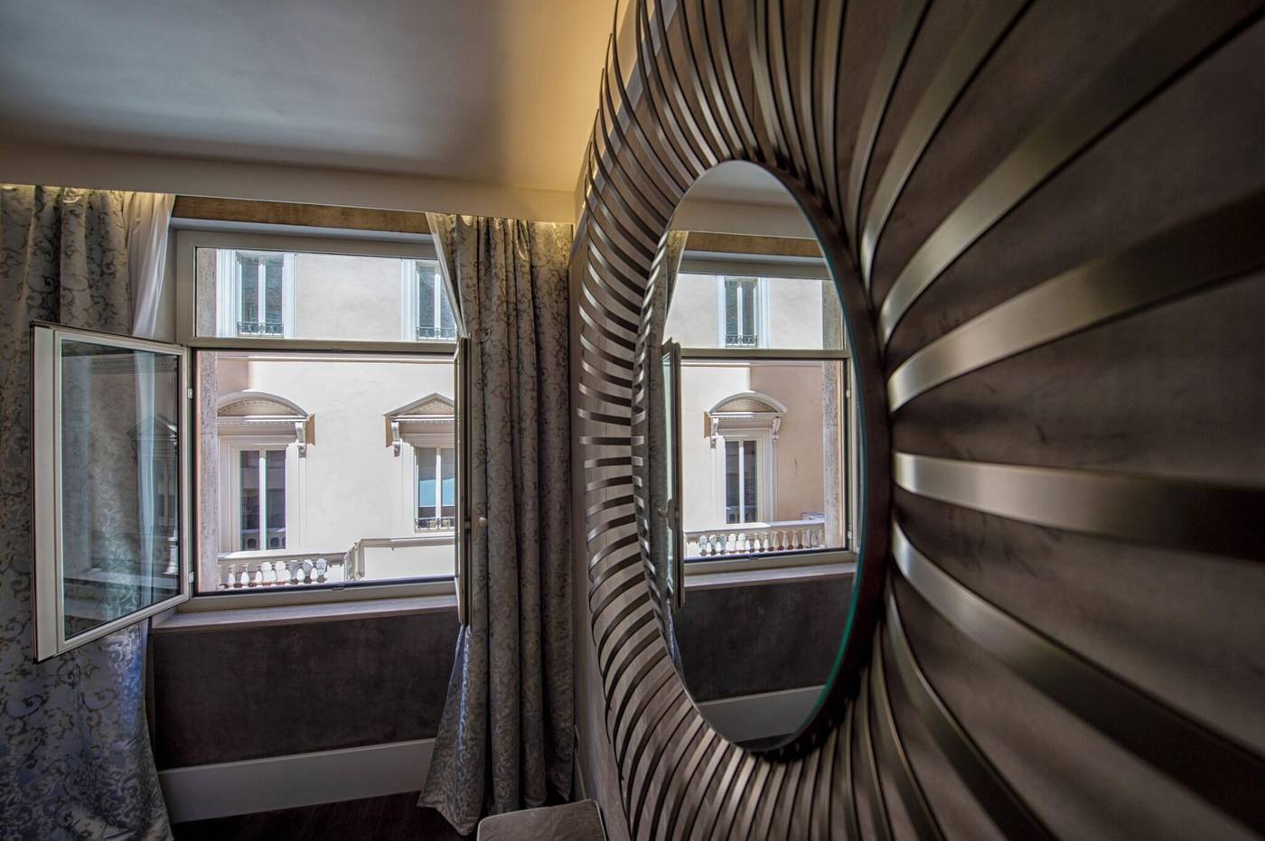 Sina-Bernini-Bristol--Autograph-Collection-Room-55