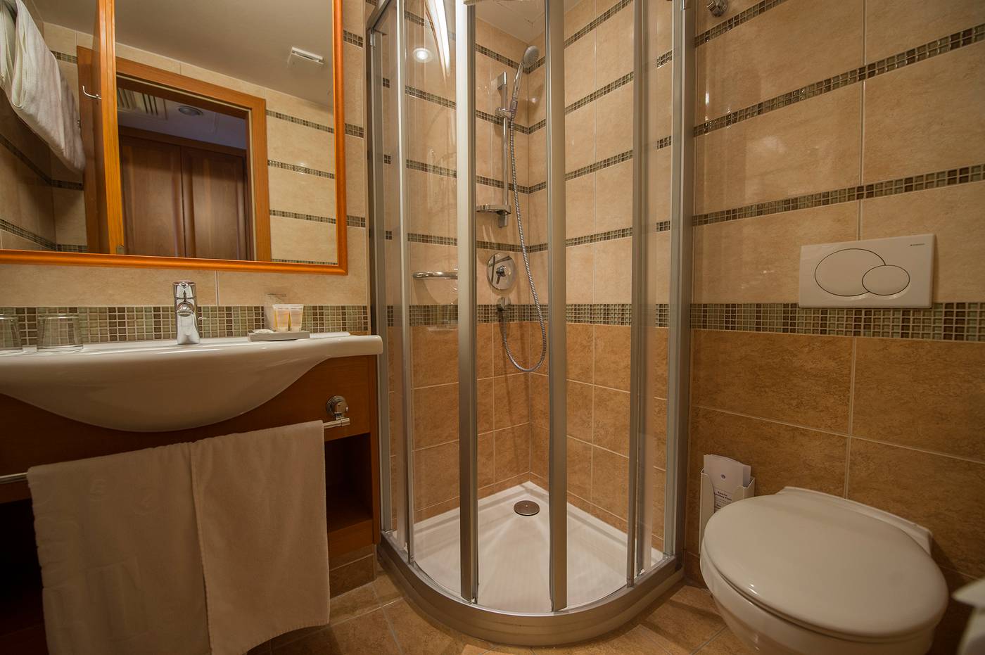 The-Three-Corners-Hotel-Art-Room-12