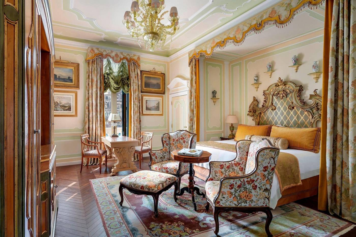 The-Gritti-Palace--a-Luxury-Collection-Hotel-Room-36