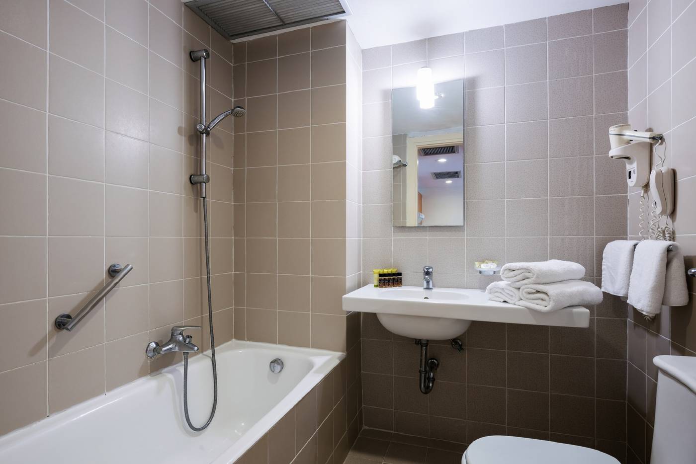 Angela-Hotel-Downtown-Rooms-Room-17