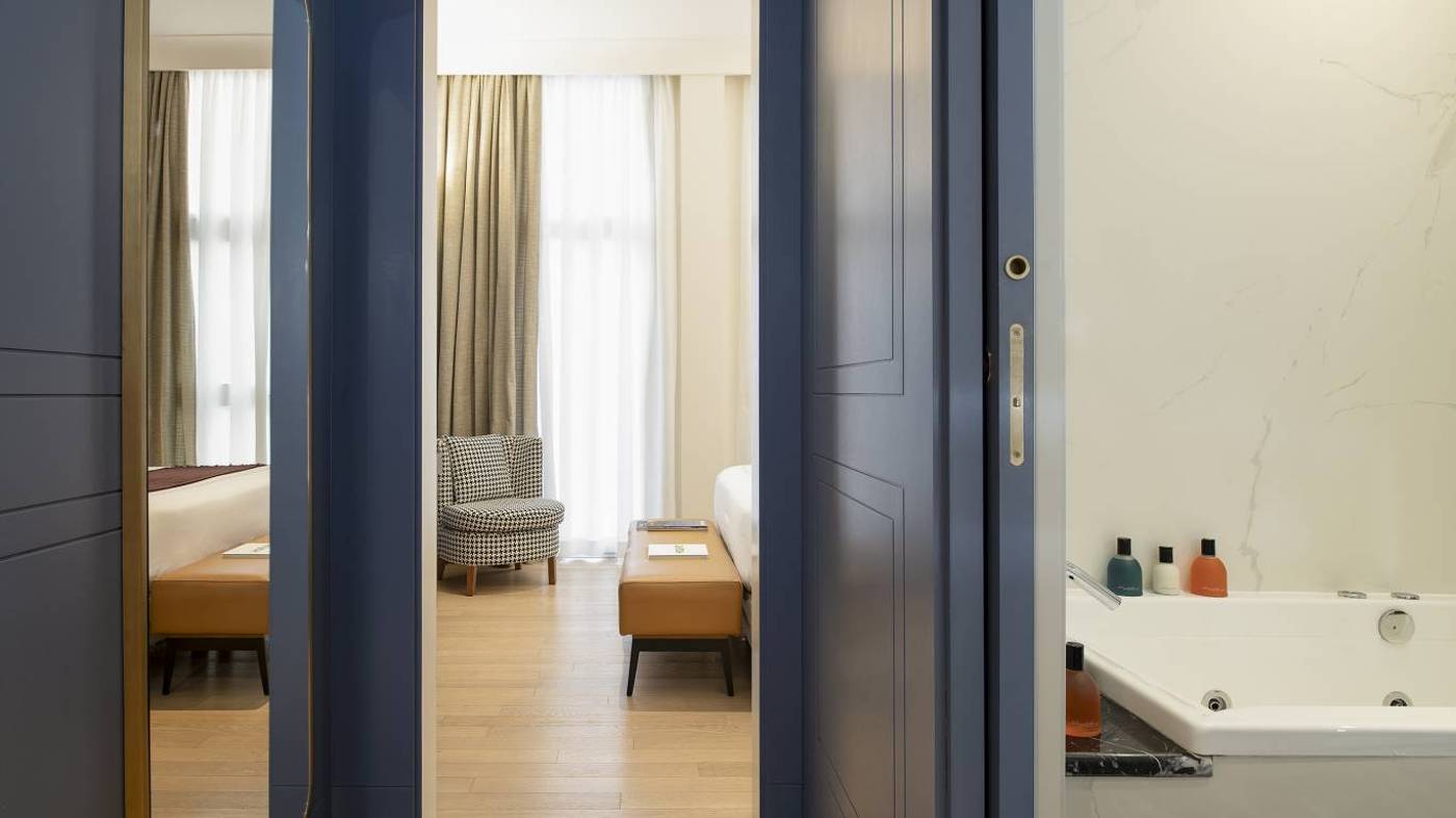 Elizabeth-Unique-Hotel-Room-35