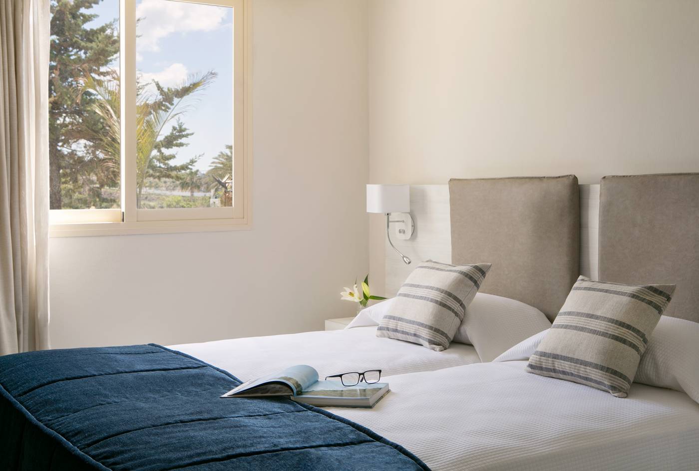 Louis-Paphos-Breeze-Room-29