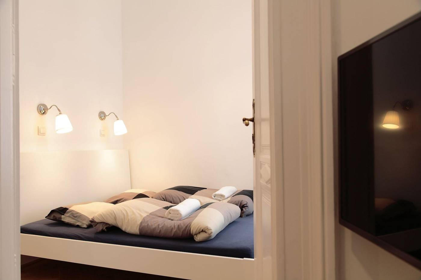 Maverick-Apartments---Vintage-Doubles-Room-31