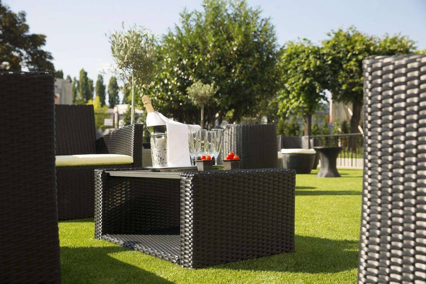 Executive-Hotel-Terrace-23