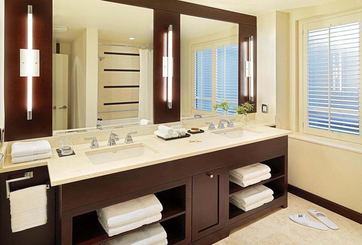 St--Regis-Hotel-Vancouver-Room-20