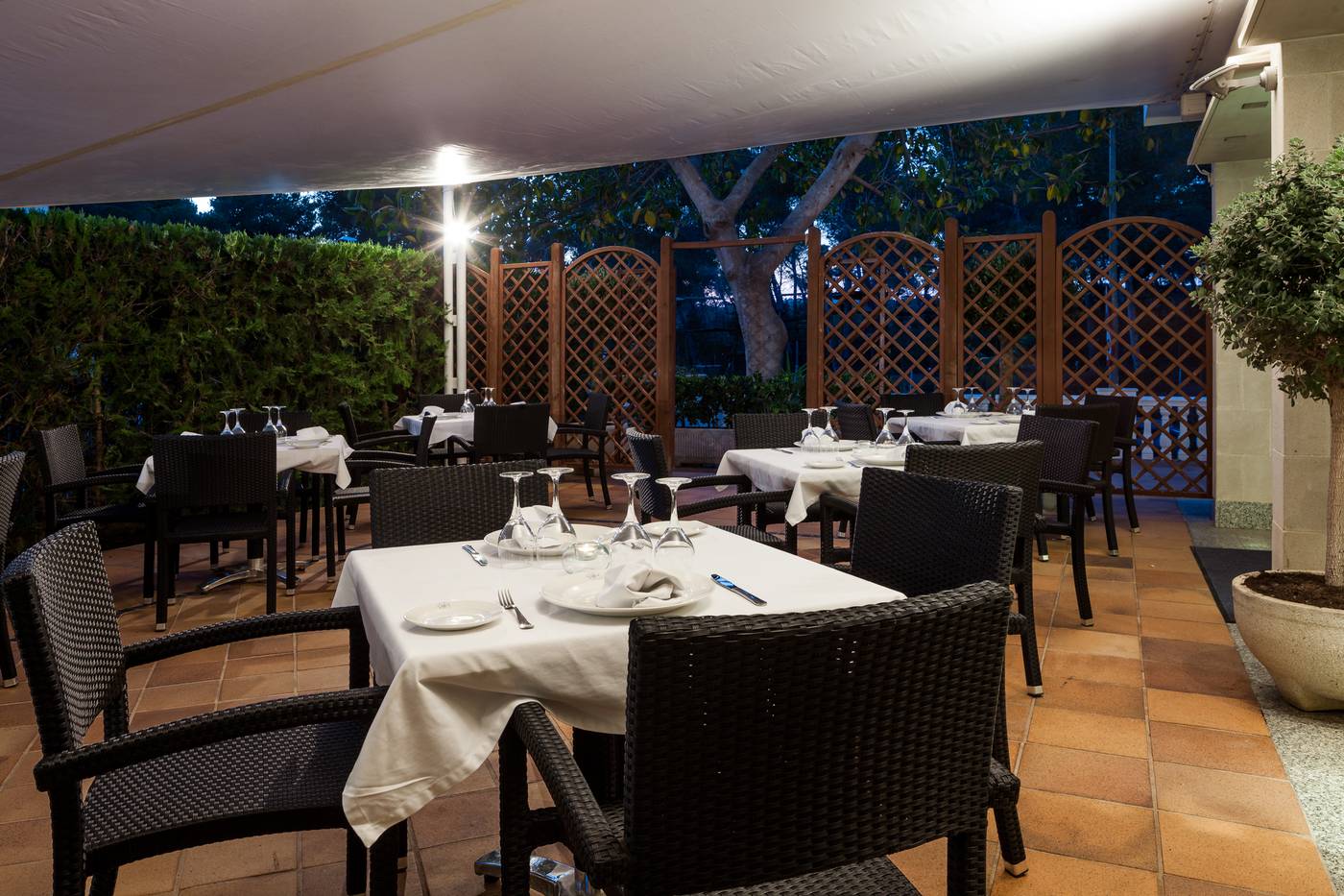 Suitehotel-S-Argamassa-Palace-Restaurant-12