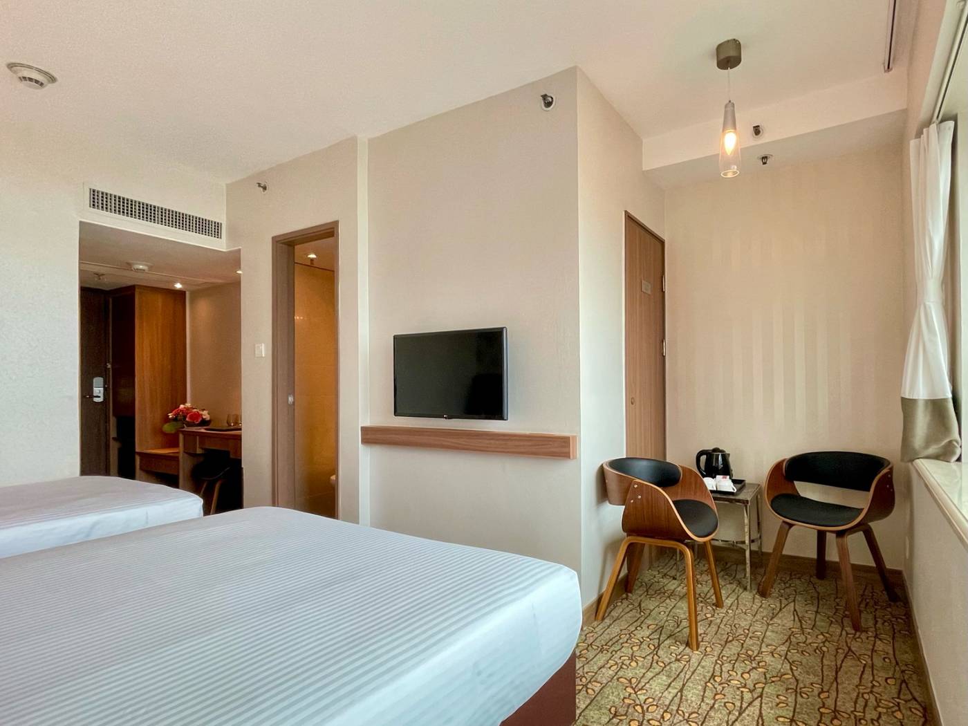 Lander-Grand-Hotel-Room-12