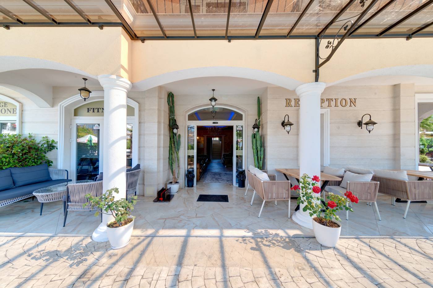 Avenue-Deluxe-Lobby-14