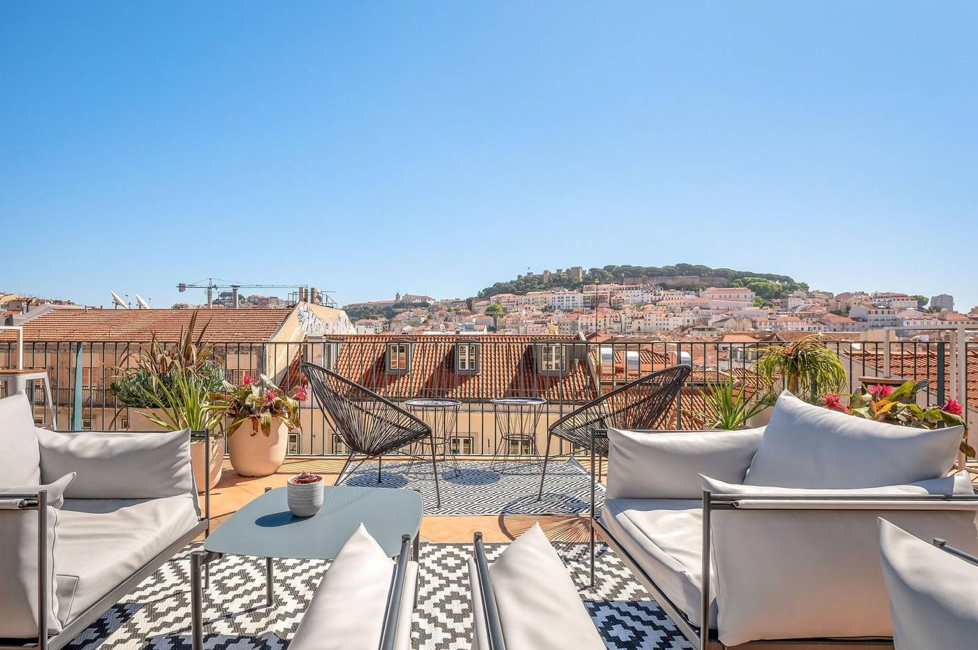 The-Art-Inn-Lisbon-Terrace-2