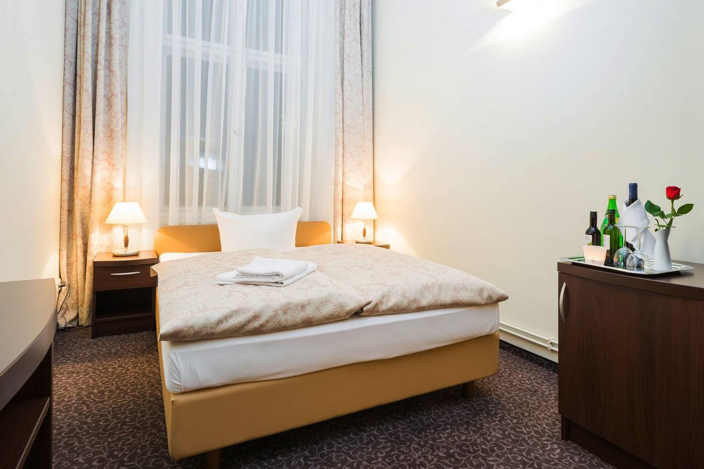 Upper-Room-Hotel-Room-26