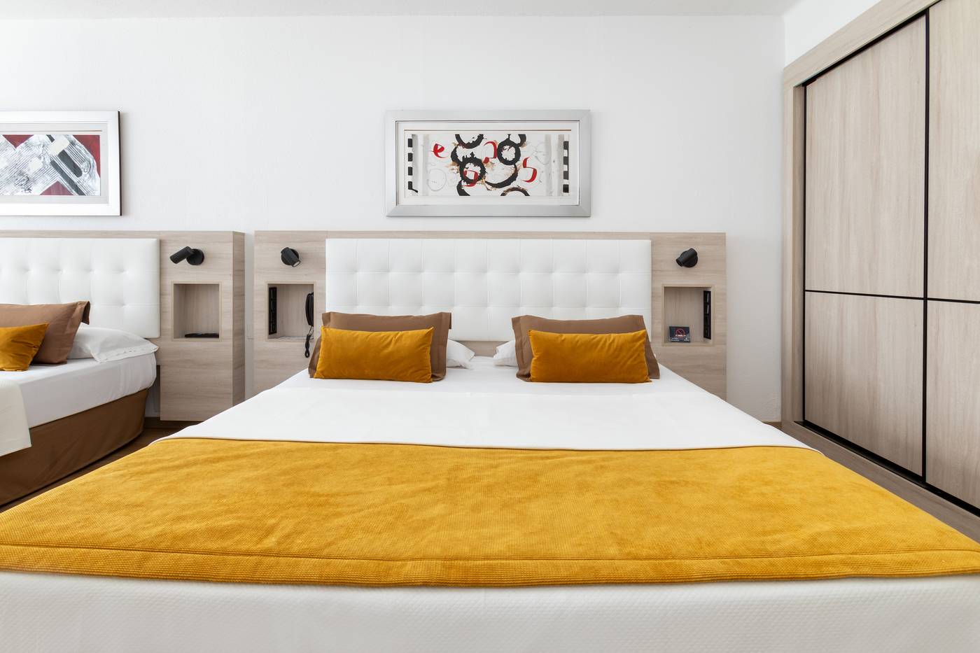 Alexandre-Hotel-Gala-Room-36