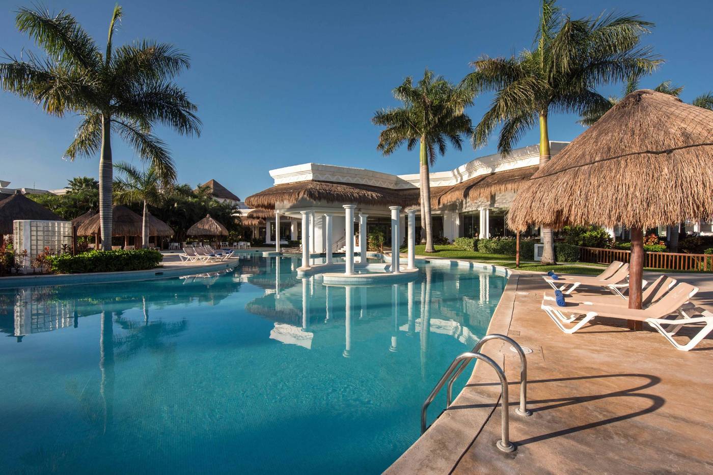 Grand-Riviera-Princess-Pool-8