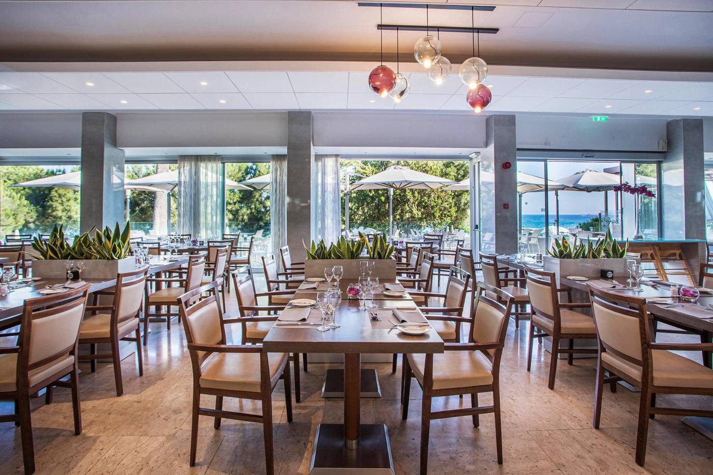 Crowne-Plaza-Limassol-Restaurant-38