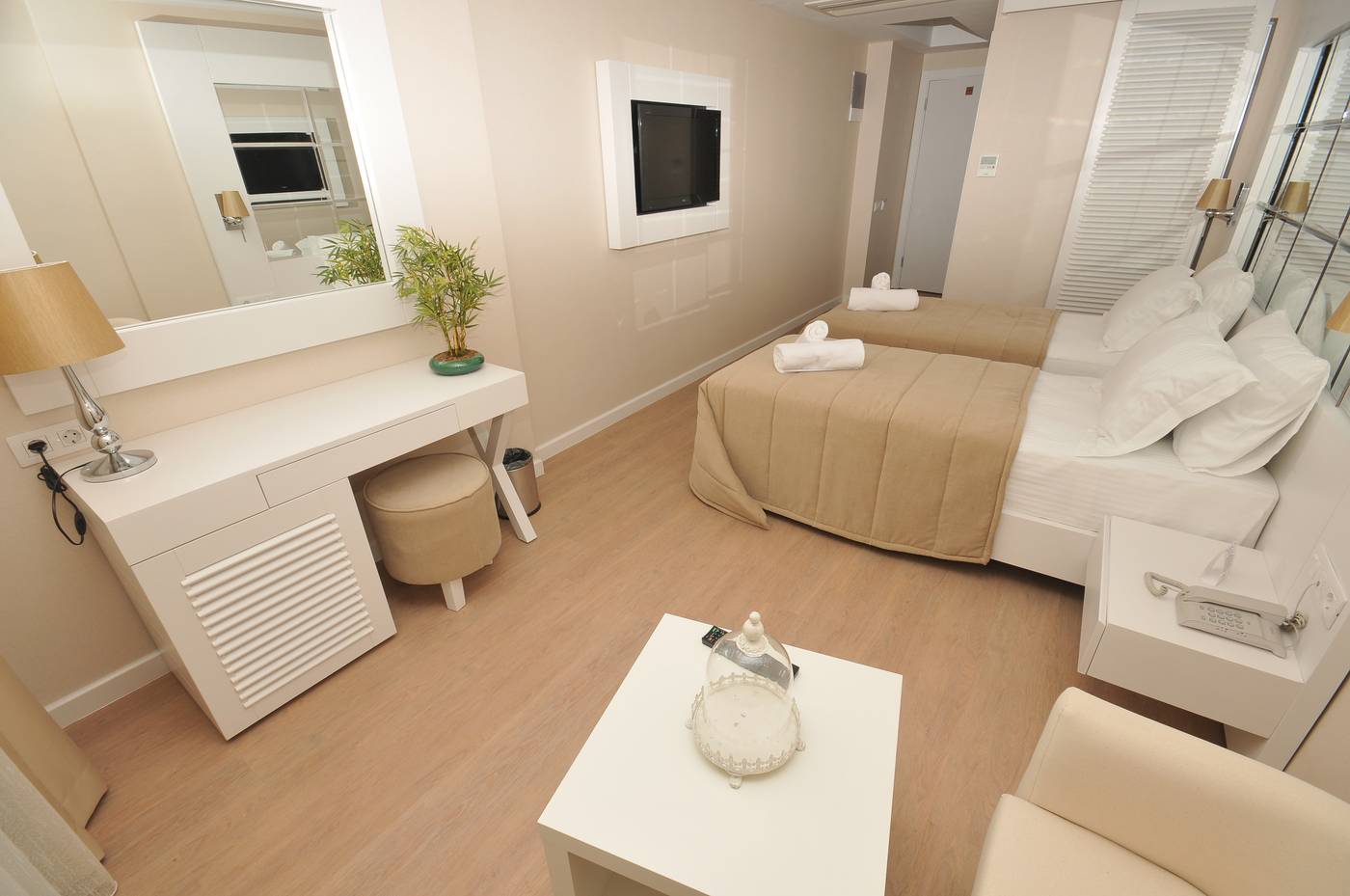 Alesta-Yacht-Hotel-Room-15
