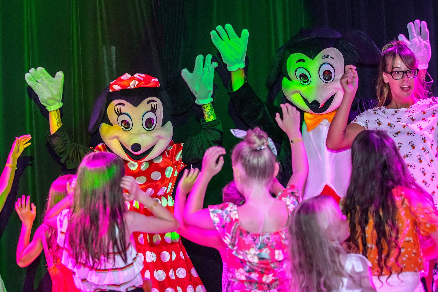 Mayfair-Gardens-Sports-and-Entertainment-44