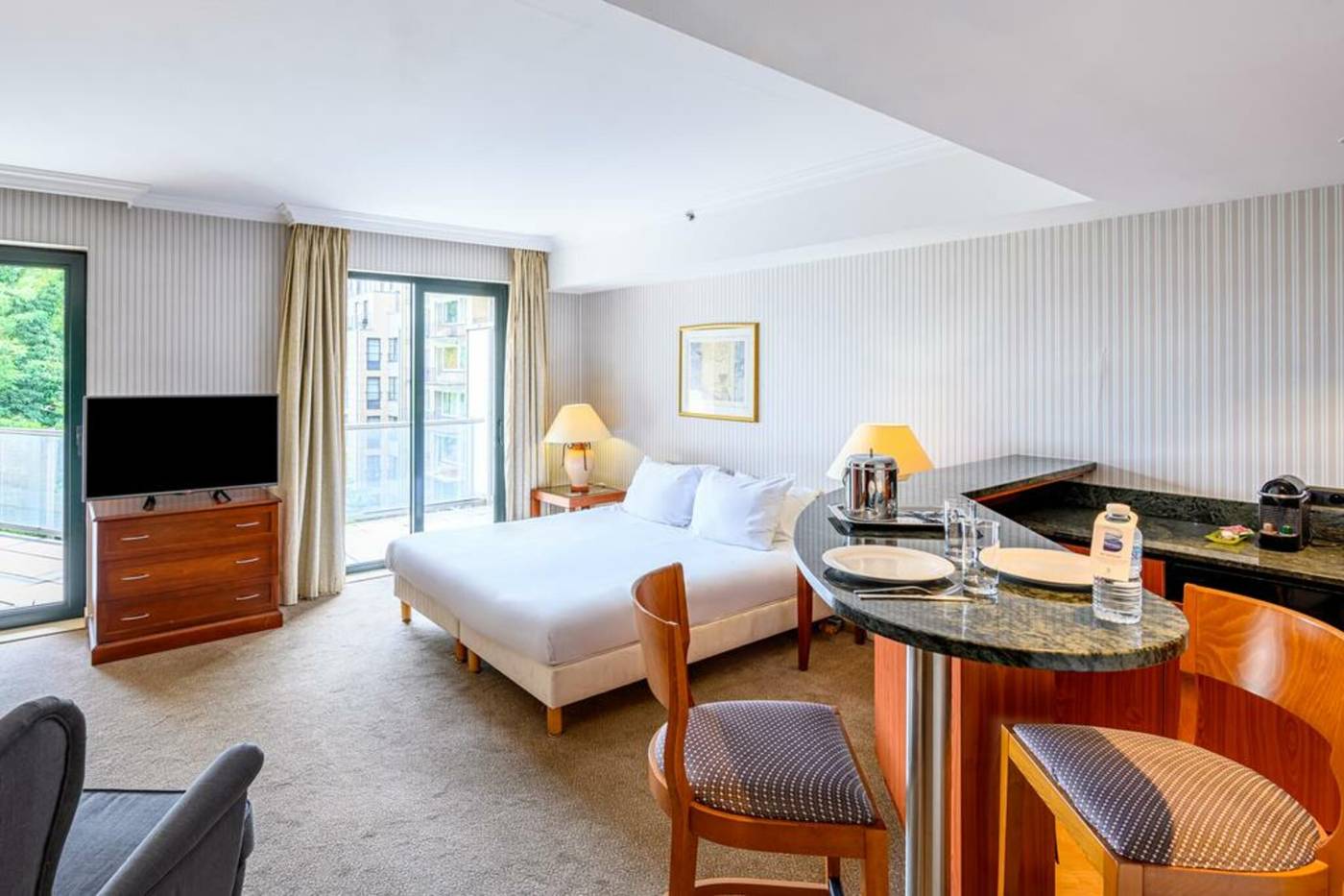 B-Aparthotel-Ambiorix-Room-9