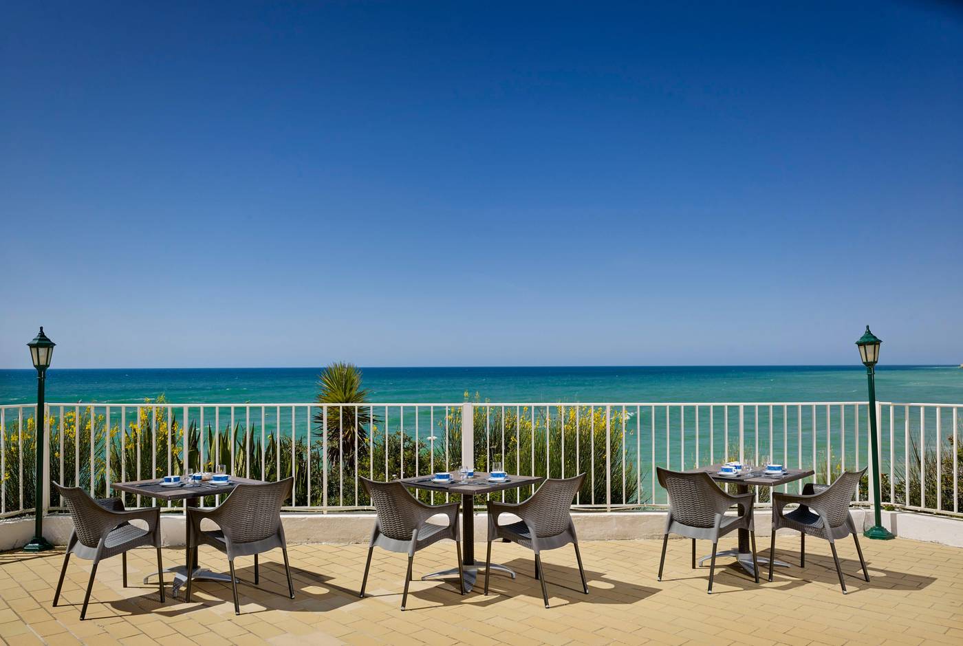 Holiday-Inn-Algarve-Lobby-43