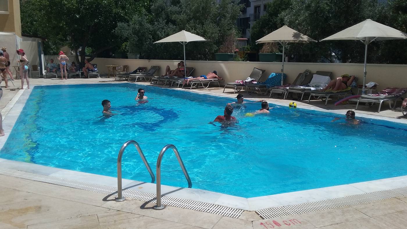 Cle-Seaside-Hotel-Pool-6