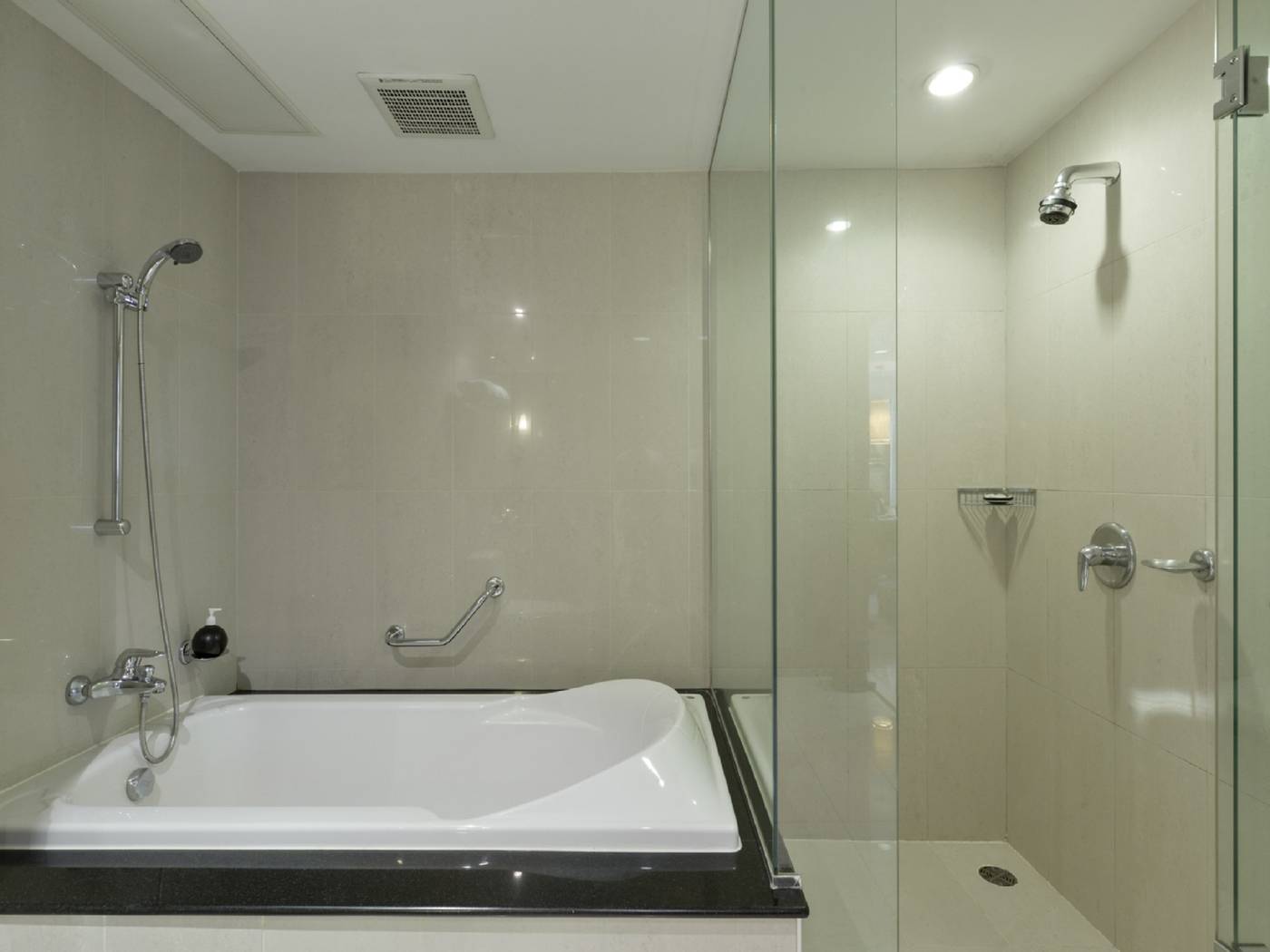 Centre-Point-Sukhumvit-Thong-Lo-Room-44