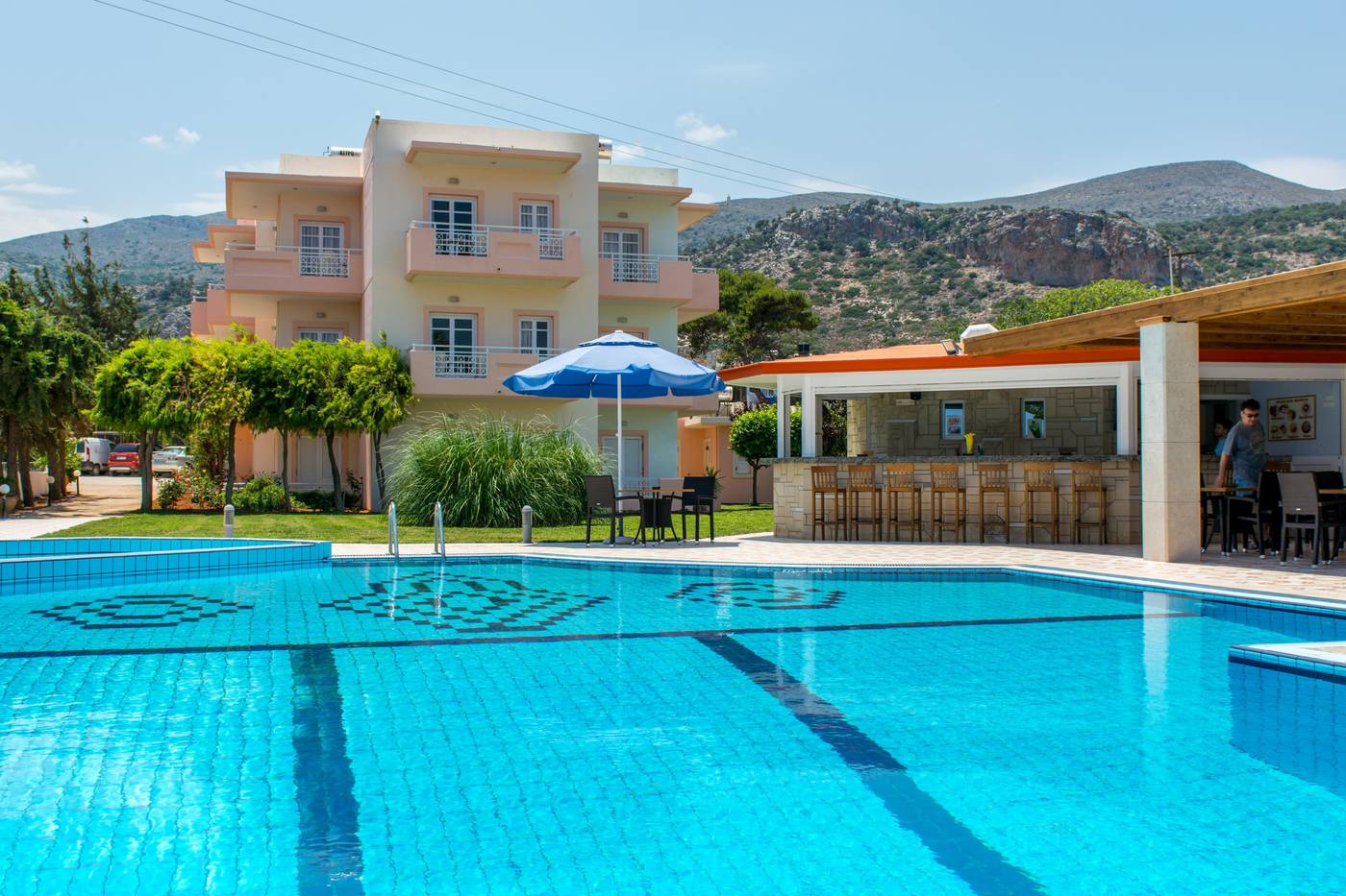 Manolis-Apartments-Pool-2