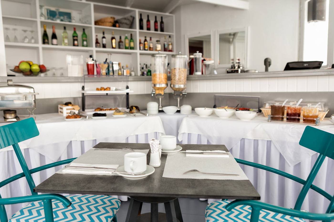 Artemis-Suites-Restaurant-15