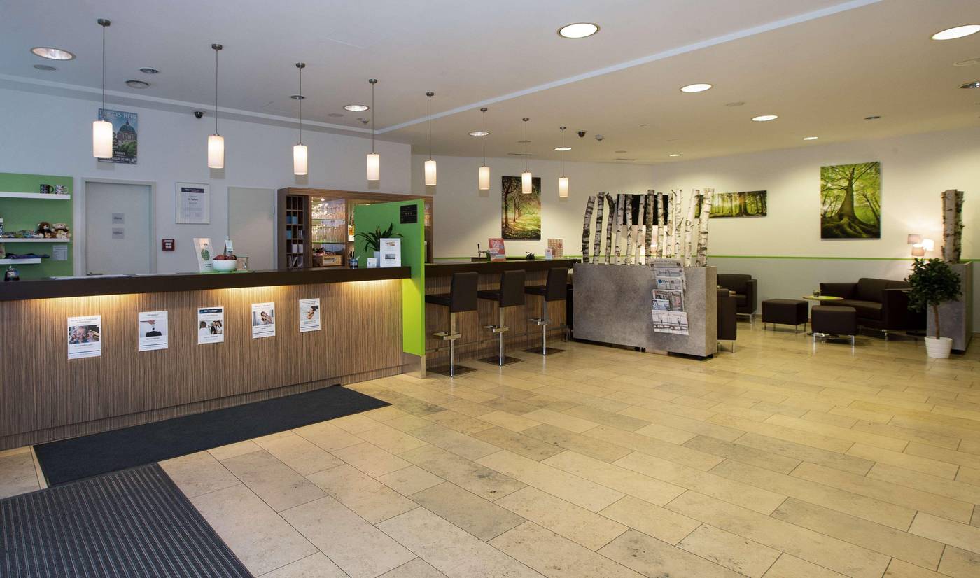 B-B-Hotel-Berlin-City-Ost-Lobby-4