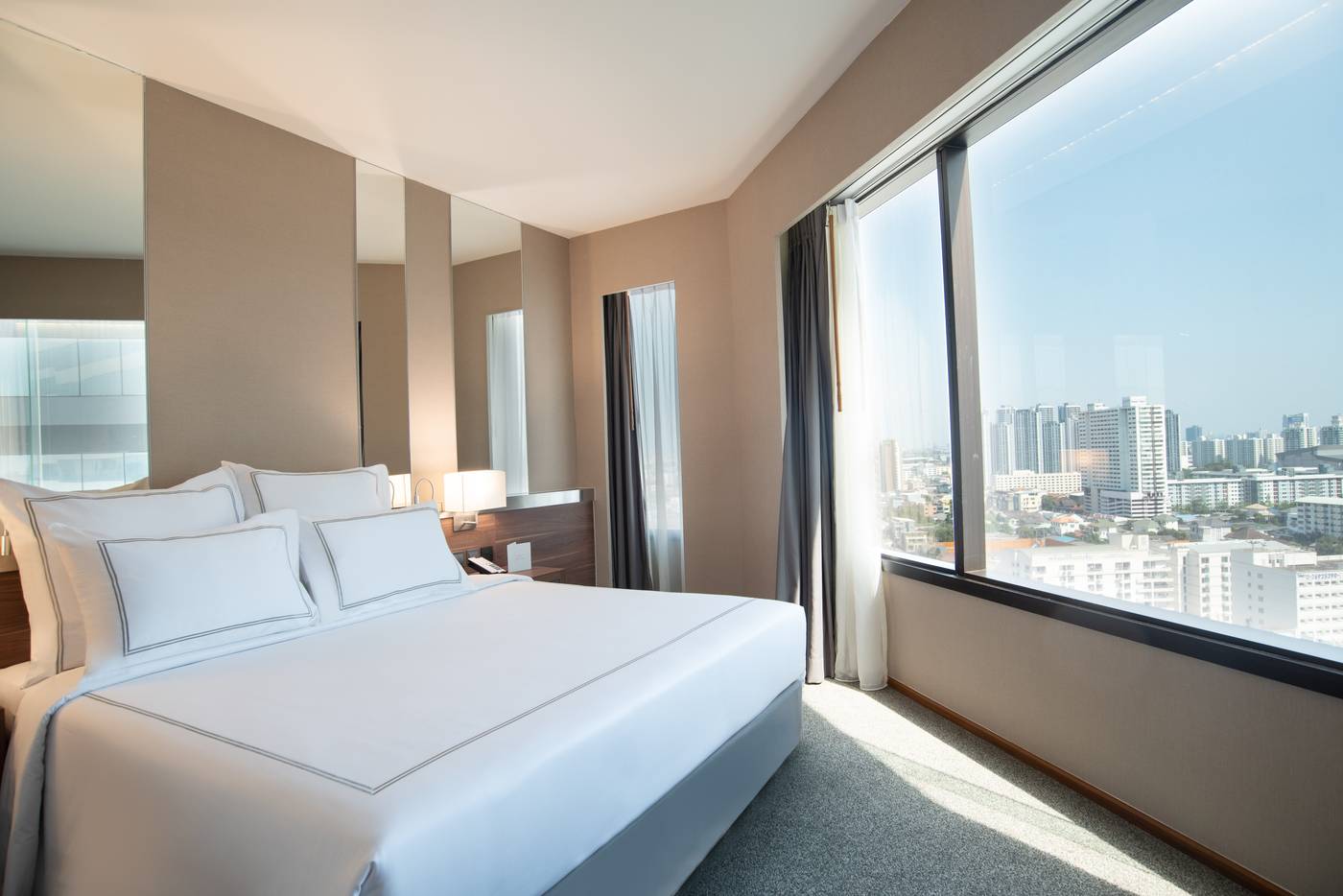Swissotel-Bangkok-Ratchada-Room-19