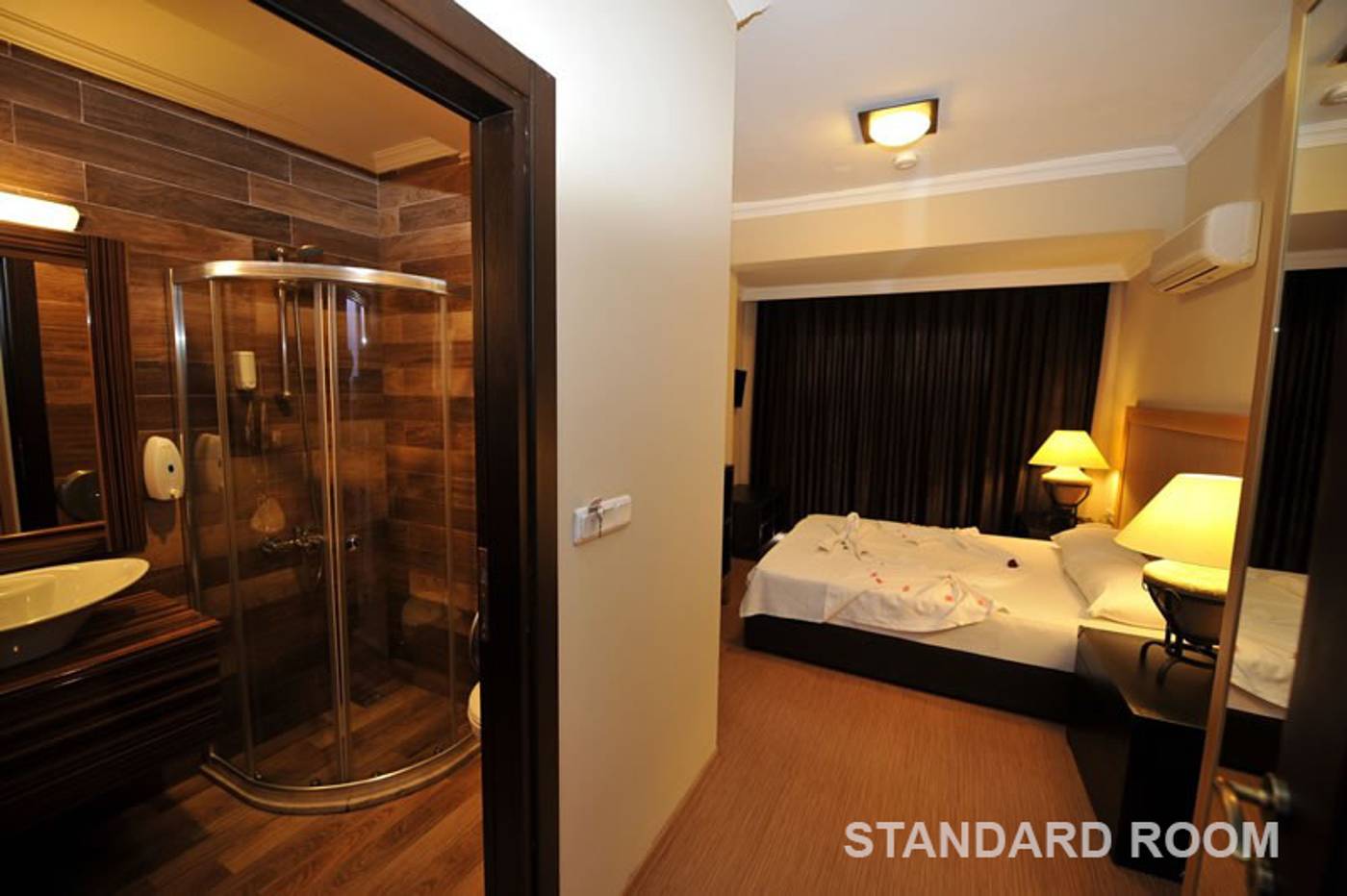 Manaspark-Deluxe-Hotel-Room-41