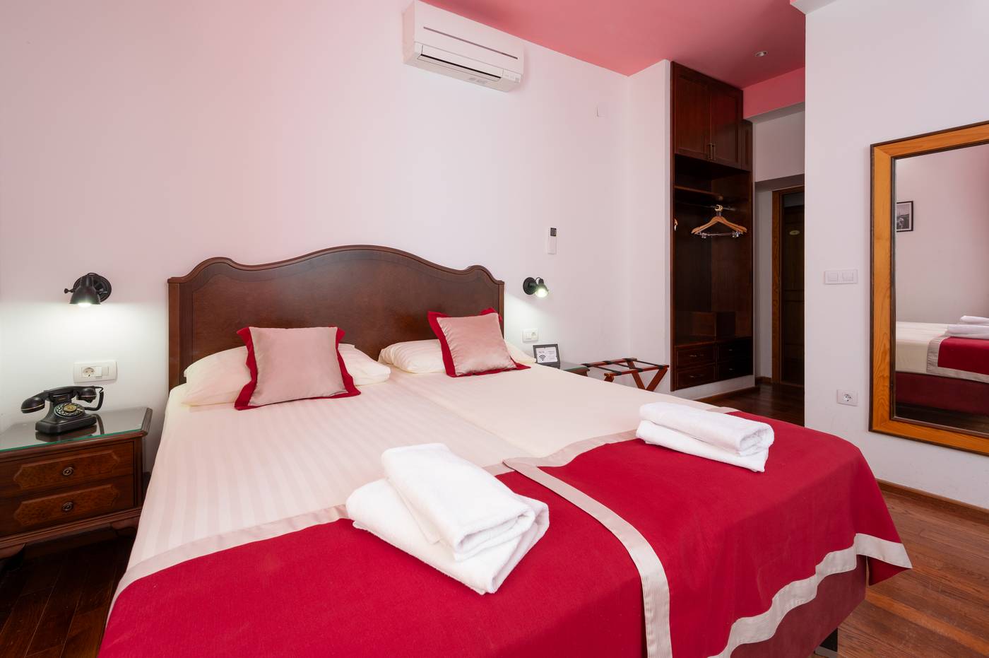 HOTEL-TRAGOS-Room-21