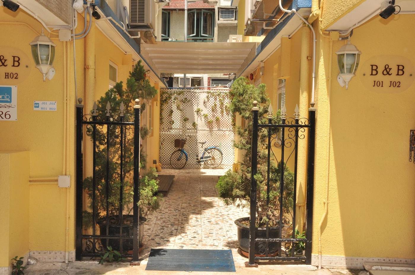 B-B-Cheung-Chau-Room-3